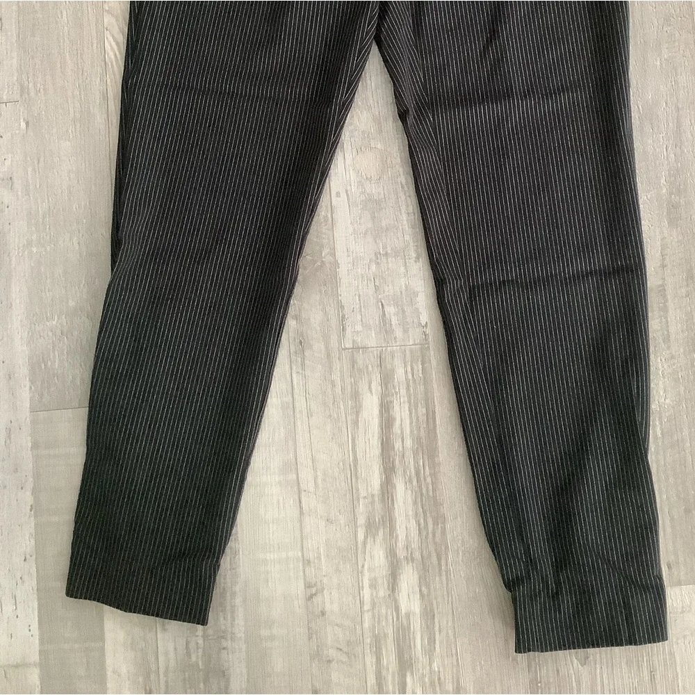 Dynamite brand women's pinstripe jogger pants NWOT🌻